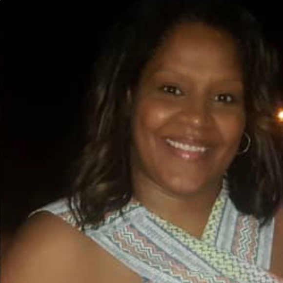 Profile Picture of Denise James (@ethancole5) on Poshmark