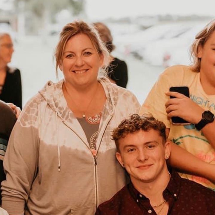 Profile Picture of Traci Lazenby Lender (@@tracisewing) on Tiktok