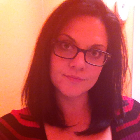 Profile Picture of Nikki Kerns (@kernsjn) on Poshmark
