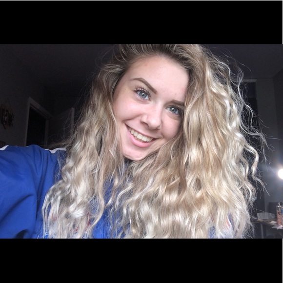 Profile Picture of Rebekah Metter (@rnmetter) on Poshmark