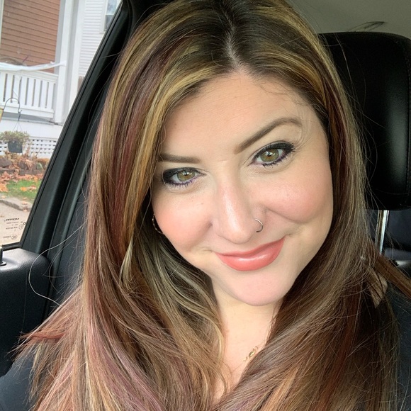 Profile Picture of Maura Cubeta (@cubeta77) on Poshmark