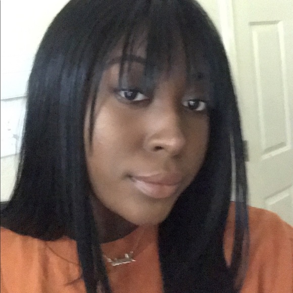 Aeris Broaders - Poshmark Profile Picture of Aeris Broaders (@aerispb) on Poshmark