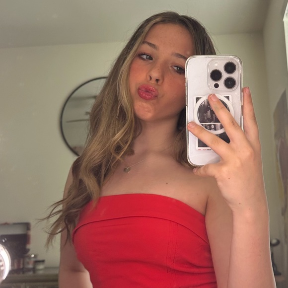 Profile Picture of Parker Hovanic (@parkergrace_8) on Poshmark