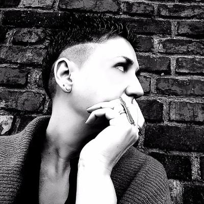 Profile Picture of Lisa Jean Verona (@lisajverona) on Twitter