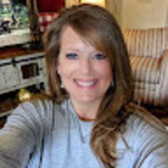 Profile Picture of Gretchen Manaugh (@gretchenisglad) on Poshmark