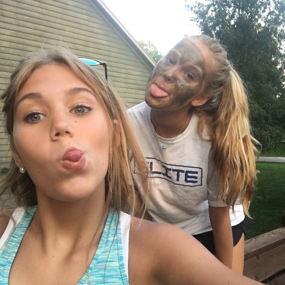 Profile Picture of Macy Richardson (@macyr123) on Poshmark