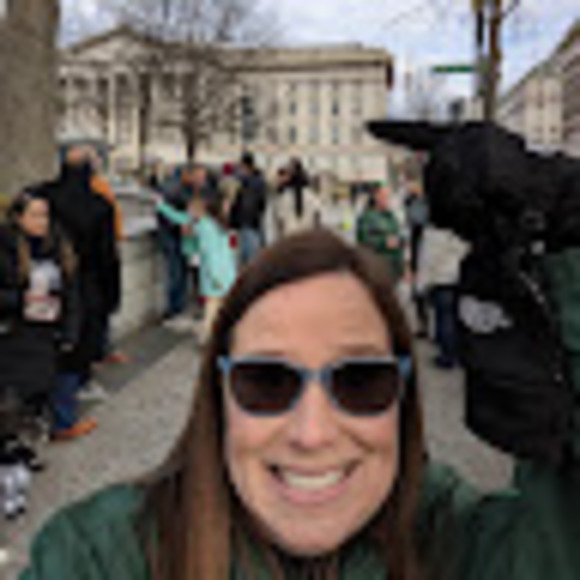 Profile Picture of Allison Blache (@allisonblache) on Poshmark