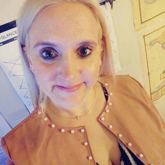 Profile Picture of Stacie Forman (@staciej71) on Poshmark