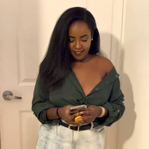 Profile Picture of Nayomi Braaf (@nay333) on Poshmark