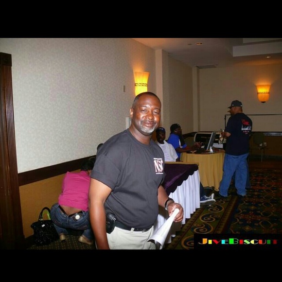 Profile Picture of Charles Dendy (@charles327) on Poshmark