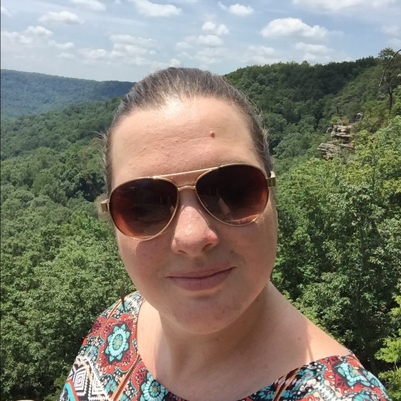 Profile Picture of Beverly Almond (@bfalmond) on Poshmark