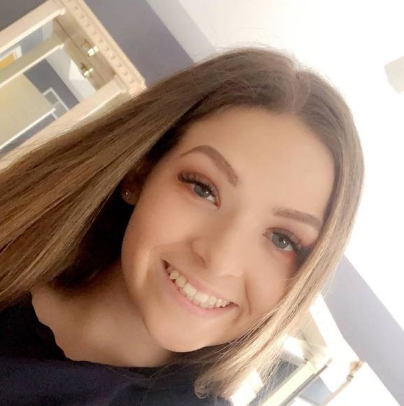 Profile Picture of Bella Basilisco (@bellabasilisco) on Poshmark