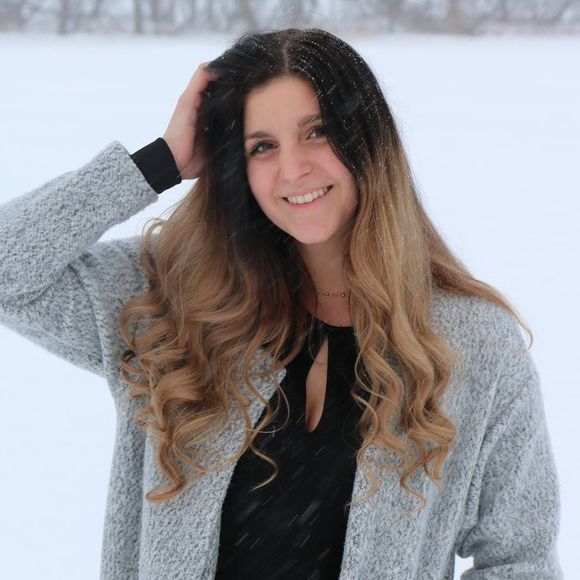 Profile Picture of Rosemarie Duval (@rosiestars_99) on Poshmark