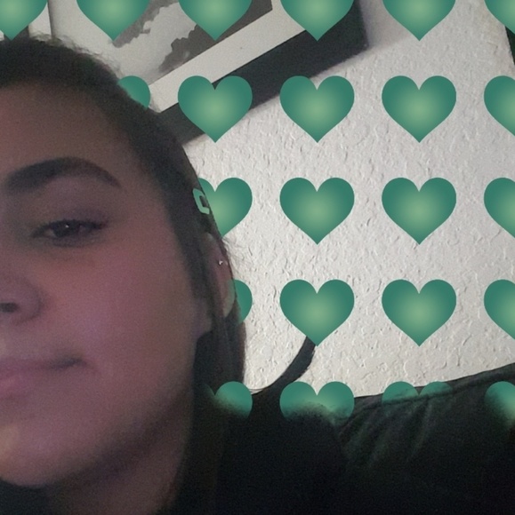 Profile Picture of Beatriz Delgado (@bibi911104) on Poshmark