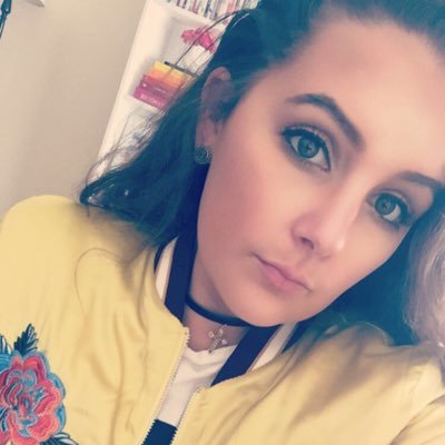 Profile Picture of Linzi Smith (@linzijoelle) on Twitter