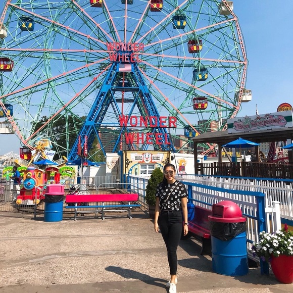 Profile Picture of Yi cheng Huang (@jjyicheng) on Poshmark