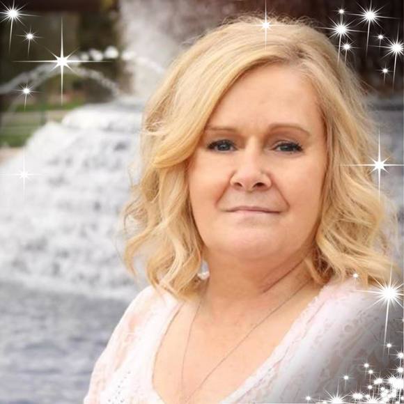 Profile Picture of Darlene Mierau (@darlenemierau) on Poshmark