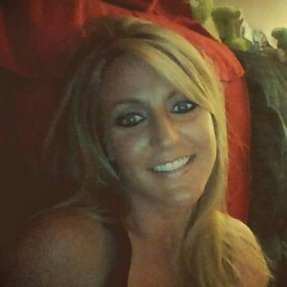 Profile Picture of Lauren Eatherly (@lala222514) on Poshmark