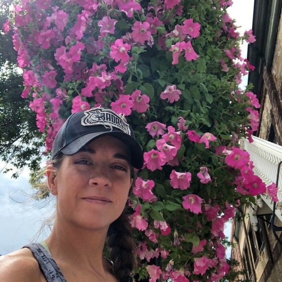 Profile Picture of Cari Elstad (@carielstad) on Poshmark