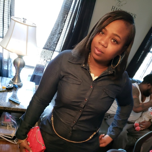 Profile Picture of Latisha Adderley (@latisha1105) on Poshmark