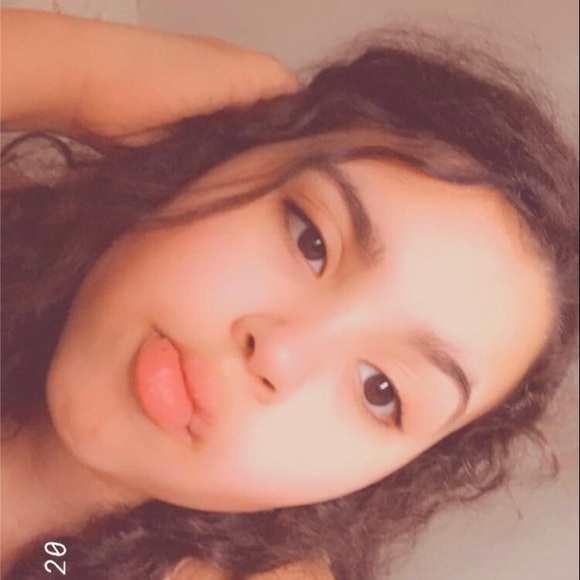 Profile Picture of Analia Corchado (@analiacor8) on Poshmark
