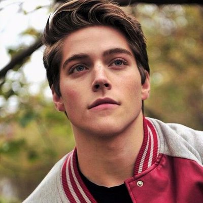 Profile Picture of Benjamin Schofield (@Benjamin_share) on Twitter