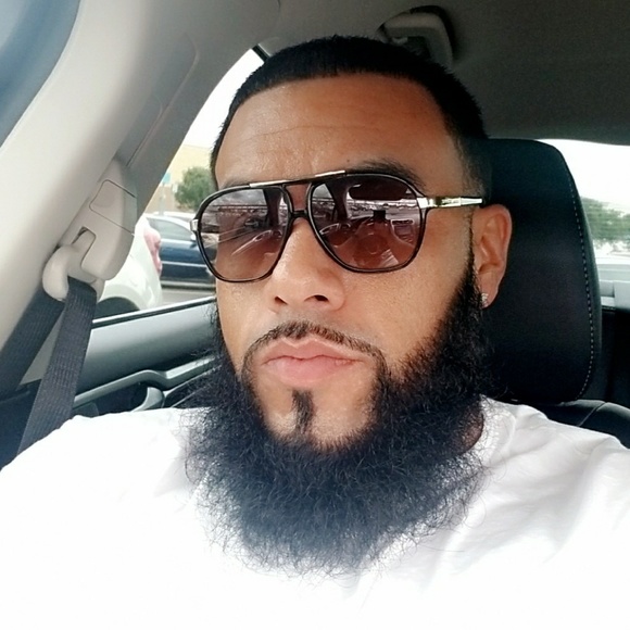 Profile Picture of James Reyes (@jreyes856) on Poshmark