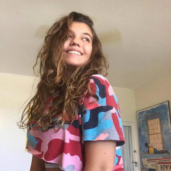Profile Picture of Julia Mendes (@juliamendes879) on Poshmark
