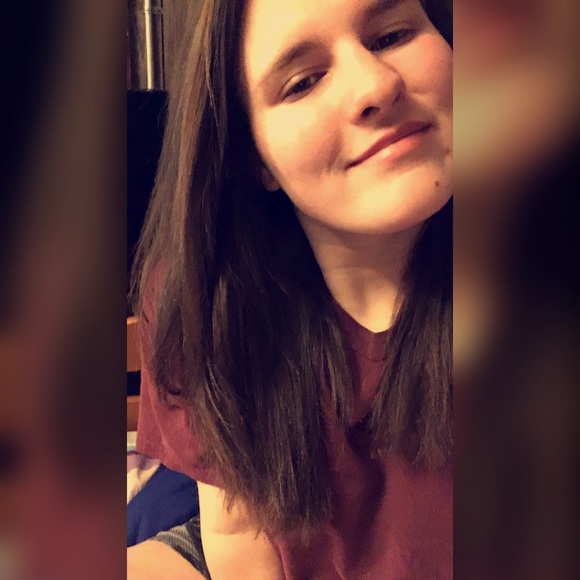 Caitlyn Hennager - Poshmark Profile Picture of Caitlyn Hennager (@caitlyn120) on Poshmark