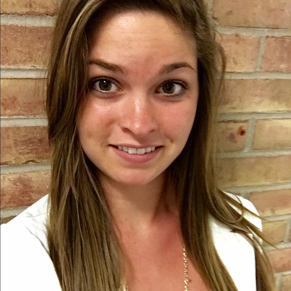 Profile Picture of Audra Newton (@audra924) on Poshmark