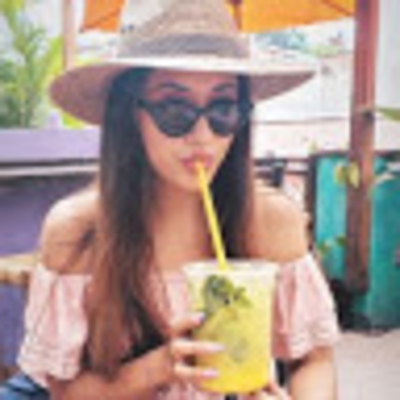 Profile Picture of Kimberly Galeana (@kimberlygaleana) on Poshmark