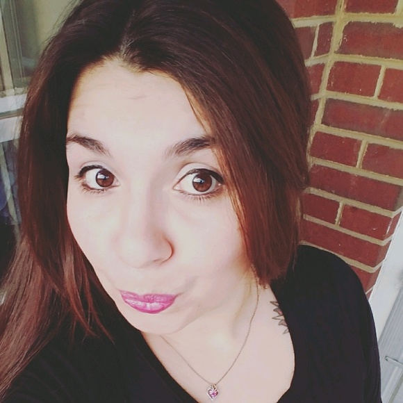 Profile Picture of Stephanie Lambert (@stephanie7169) on Poshmark