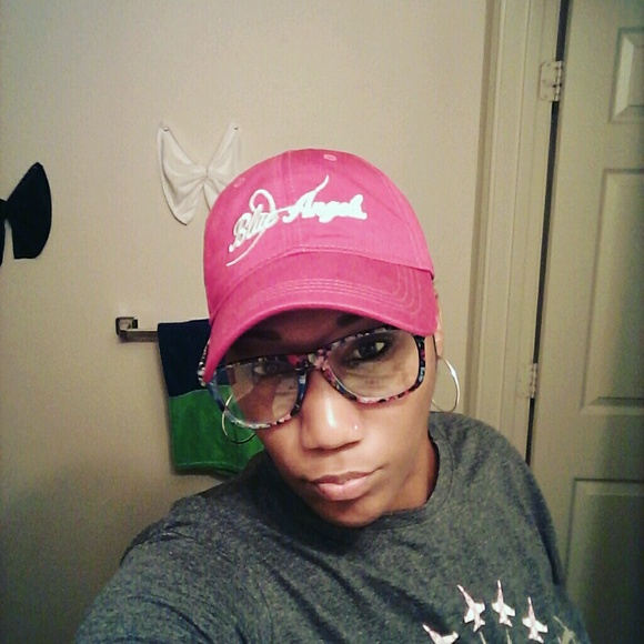 Profile Picture of Sonia Readom (@beautillymade35) on Poshmark