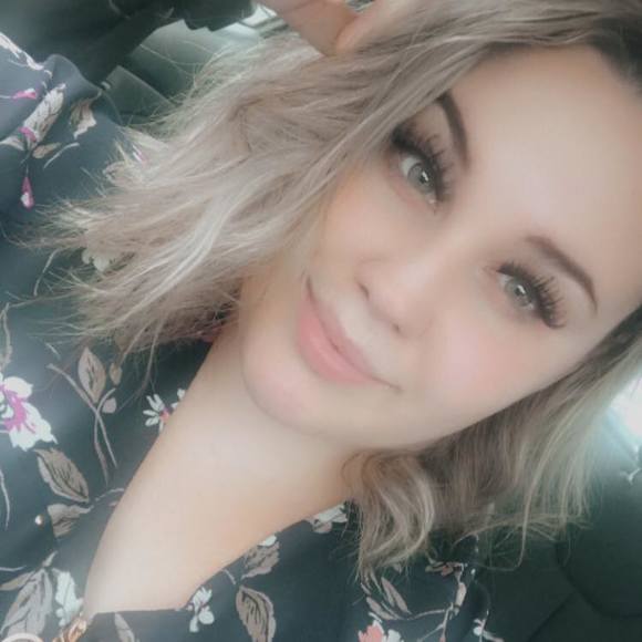 Profile Picture of Trisha Burtner (@trisha11111) on Poshmark