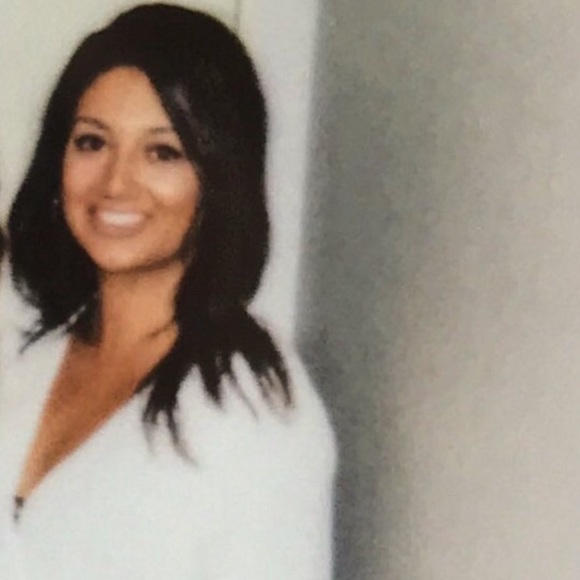 Profile Picture of Cassandra Snelling (@snellingc) on Poshmark