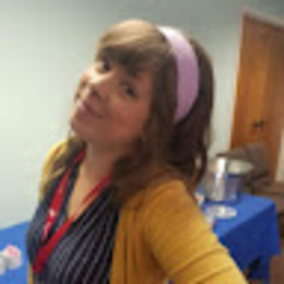 Profile Picture of Katie m. Stout (@katiemstout) on Poshmark