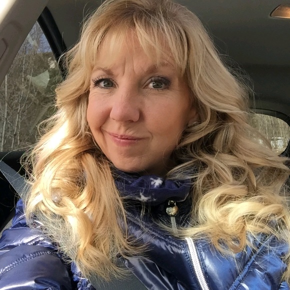Profile Picture of Lori Rourke (@ljrourke) on Poshmark