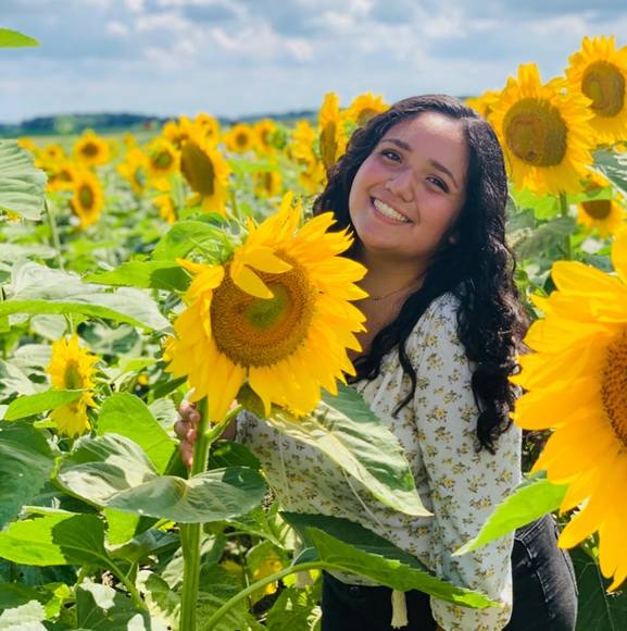 Profile Picture of Noela Cavero (@noefer99) on Poshmark