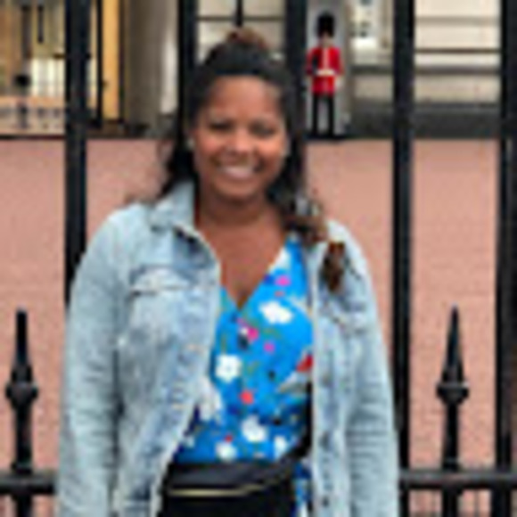 Profile Picture of Amanda Singleton (@amandasg516) on Poshmark