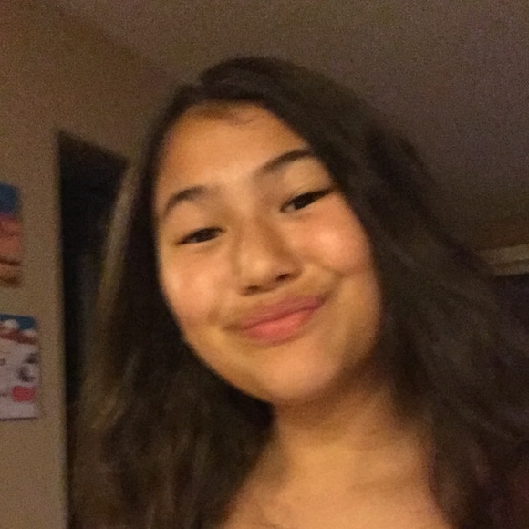 Profile Picture of Noel Krommenhoek (@noeelll) on Poshmark