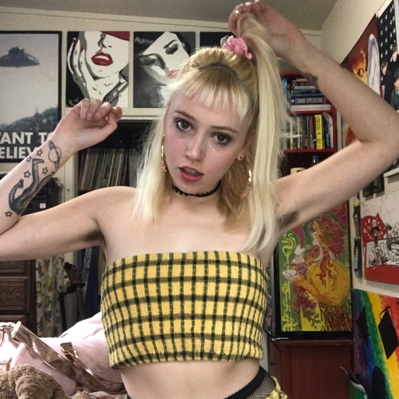 Profile Picture of Bambi Cumpston (@bambiblunts) on Poshmark