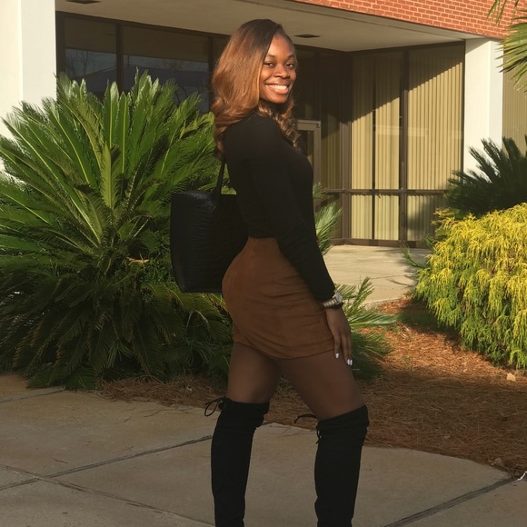 Profile Picture of Raven Wright (@sammarial) on Poshmark
