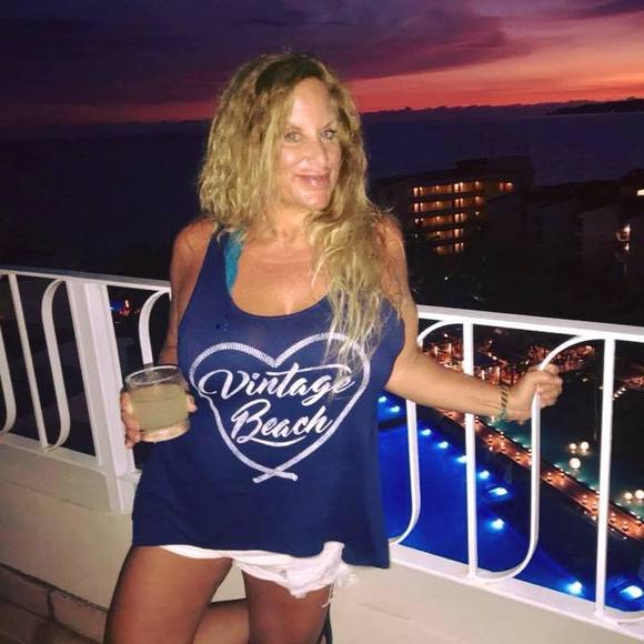 Profile Picture of Holly Bergerson (@hollybergerson) on Poshmark