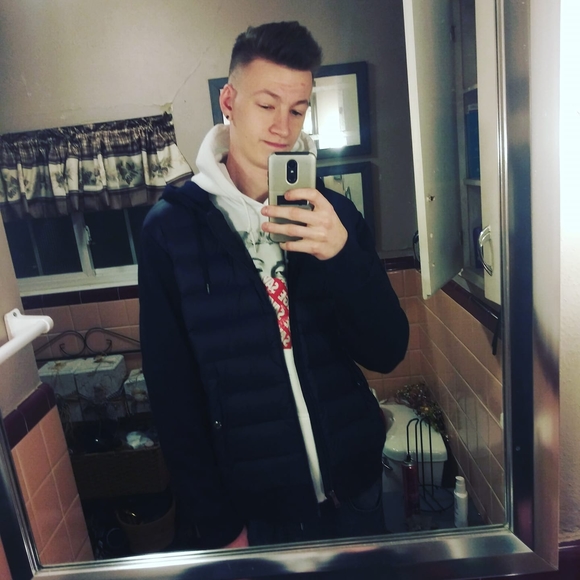 Profile Picture of Garrett Russin (@garrettrussin) on Poshmark