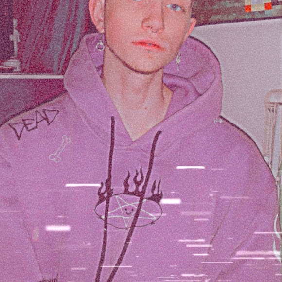 Profile Picture of Devon Shreve (@lankylosersclub) on Poshmark