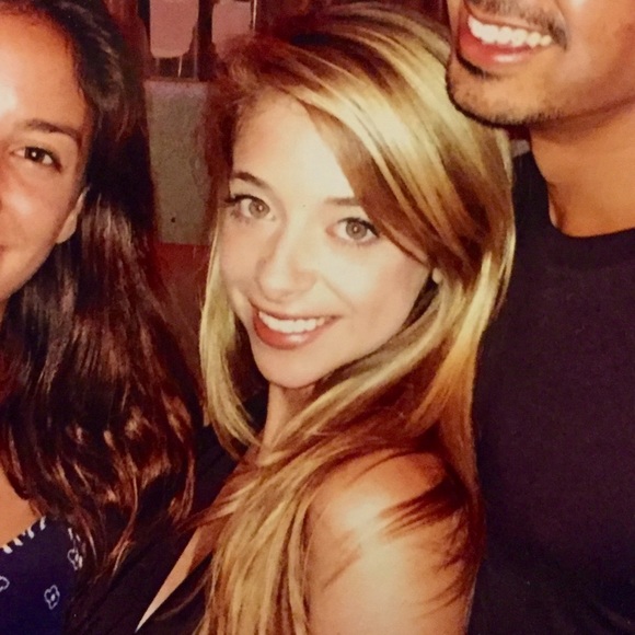 Profile Picture of Alice Gilbert (@alicegilbert) on Poshmark