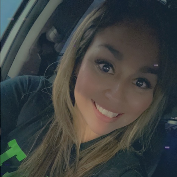 Profile Picture of Amanda Abrego (@manda_brego) on Poshmark