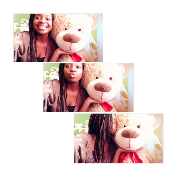 Profile Picture of Kathlyn Mokake (@_kathlynnn) on Poshmark