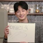 Profile Picture of 배우 이현욱 공식 팬카페 데일리욱 (@leehyunwook_0617) on Instagram