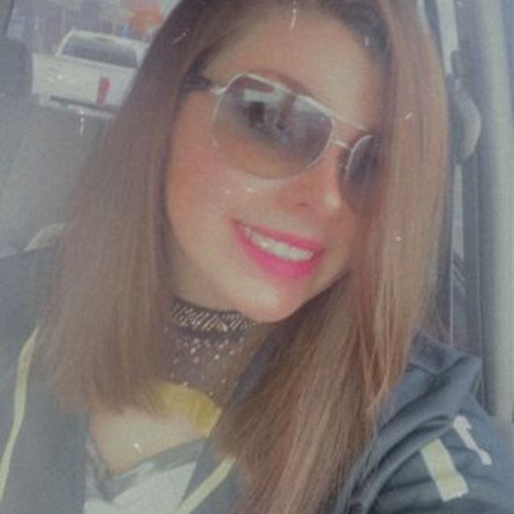 Profile Picture of Andria Roberts (@andria_nichole) on Poshmark
